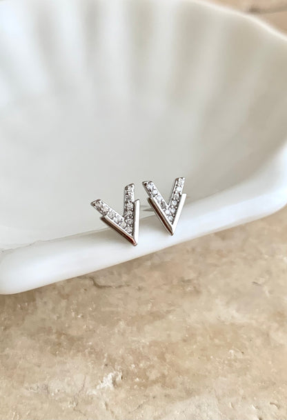 14K Victoria Studs